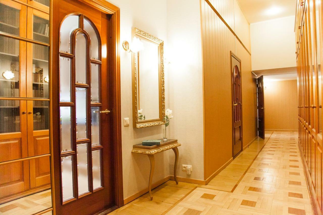 Real In Center Apartment Kiew