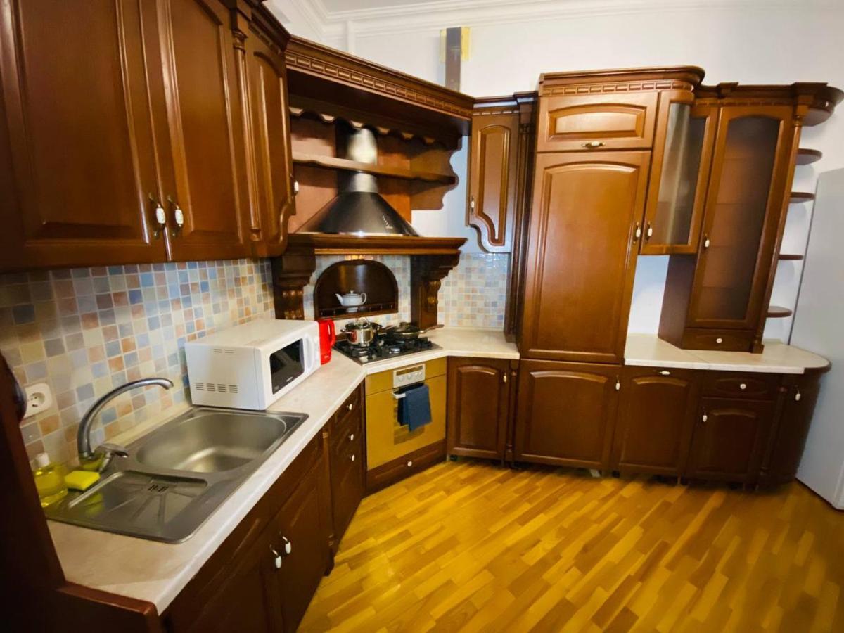 Real In Center Apartment