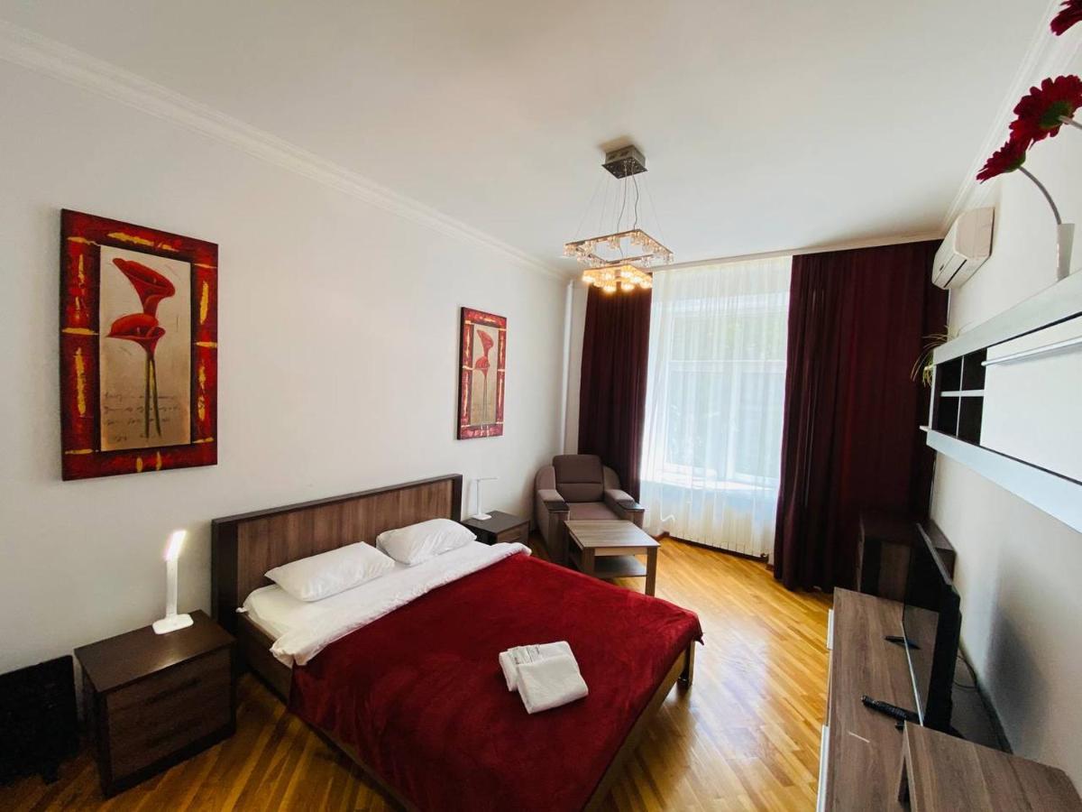 Real In Center Apartment *