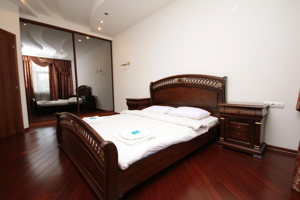 Real In Center Apartment Kyiv