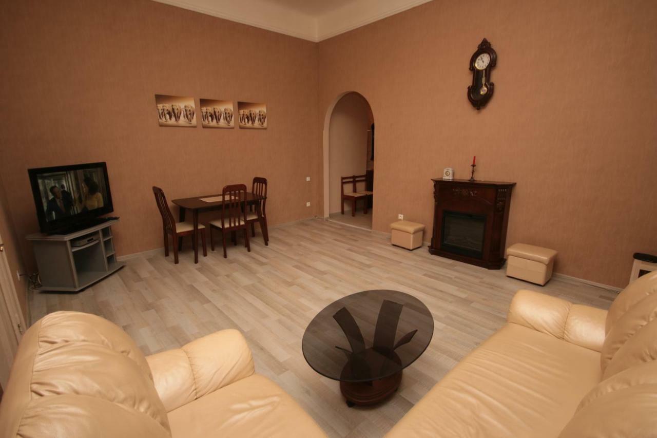 Real In Center Apartment Kyiv