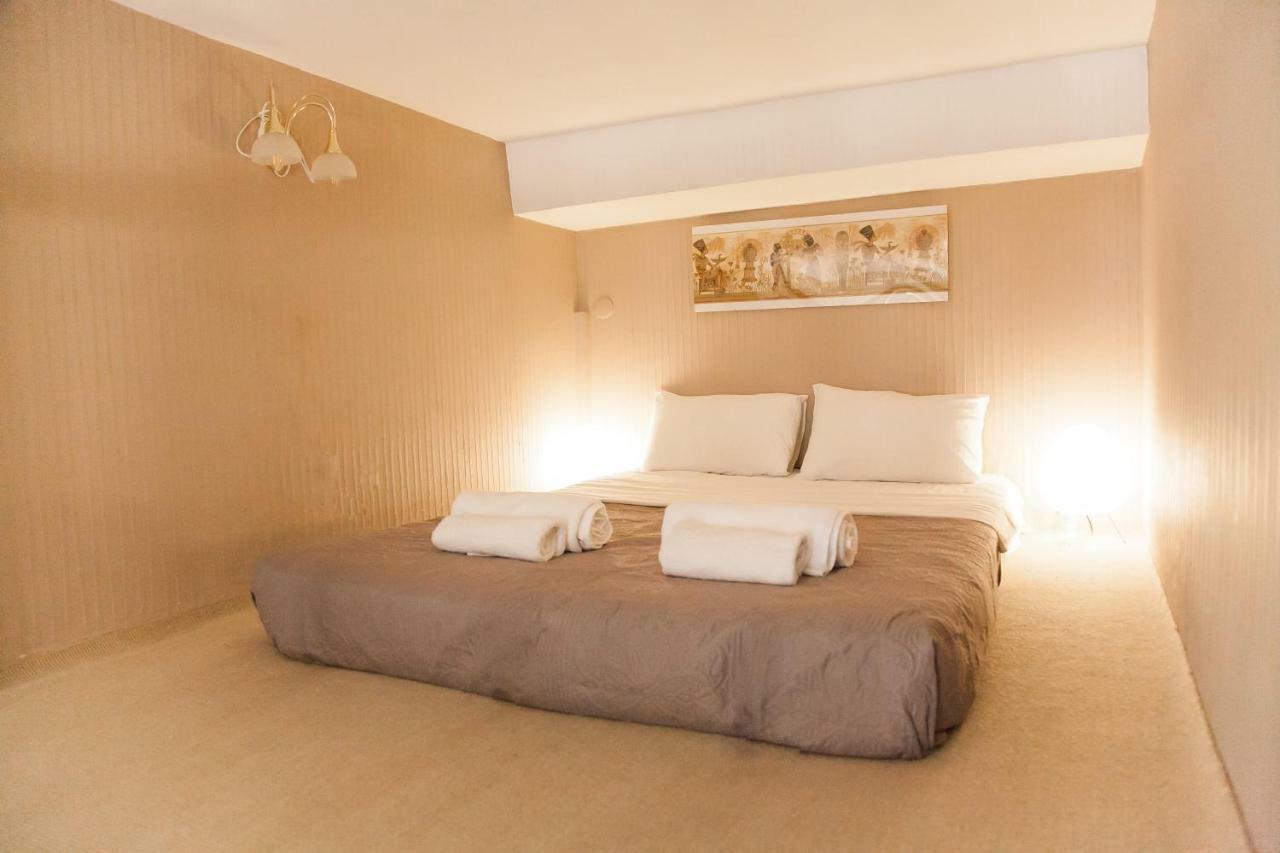 Real In Center Apartment