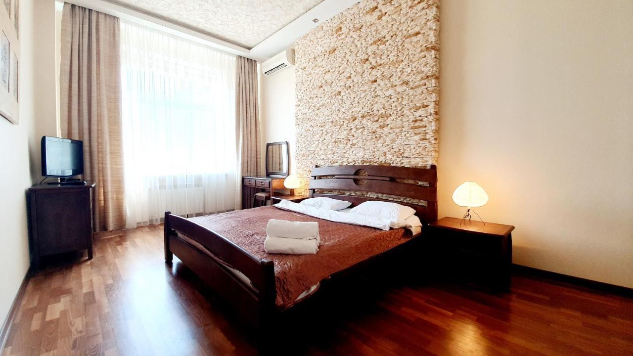 Real In Center Apartment *
